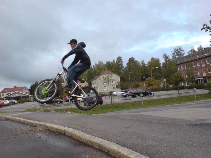 Haha jag och några kompisar hade tråkigt så vi . Foto: Anton Andersson. Åkare: Jonathan Lennartsson.