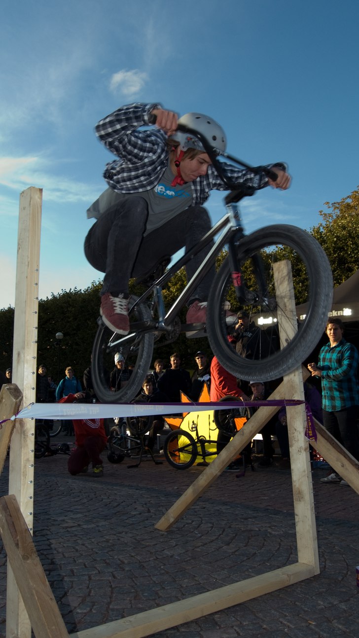 Höjdhoppscontest, Axel vann med 90 cm!. Foto: Johan Carlsson (jag). Åkare: Axel Parke.