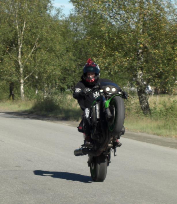 Lite bakhjuls träning... Foto: Ki. Åkare: Johan Lindell.