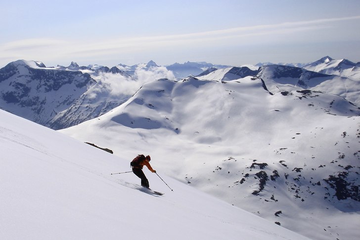 700meters  fallhöjd i fallinjen, 30-35 graders lu. Foto: Sven Grauman. Åkare: Olof Hernborg.