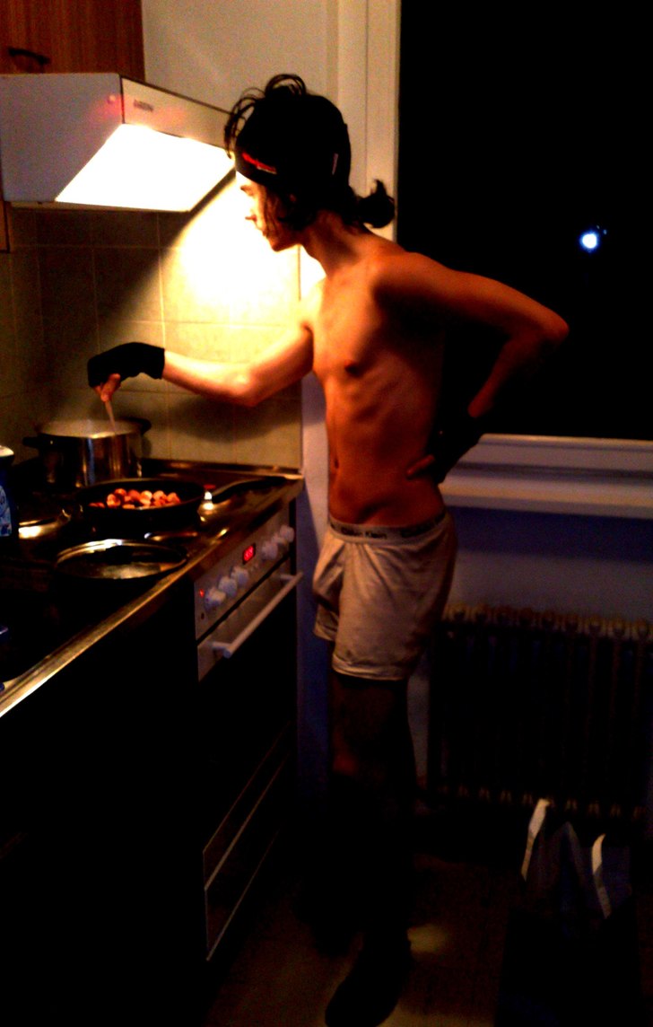 lagar mat.... Foto: oscar södergren. Åkare: Erik Kikajon.