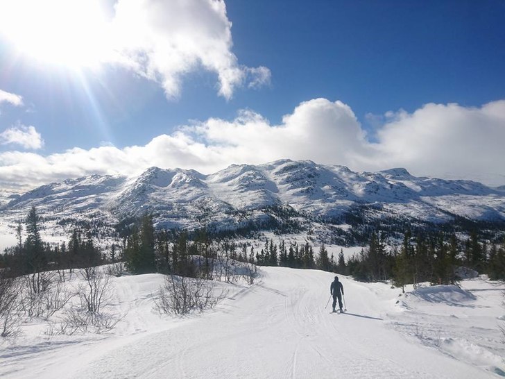 -4 og klart vær
Vindstille, sol og -4.