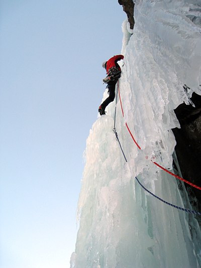 En av Aostas stora klassiker av de lägre isgrader. Foto: Christian Türk. Åkare: Utsteget till Repentance.