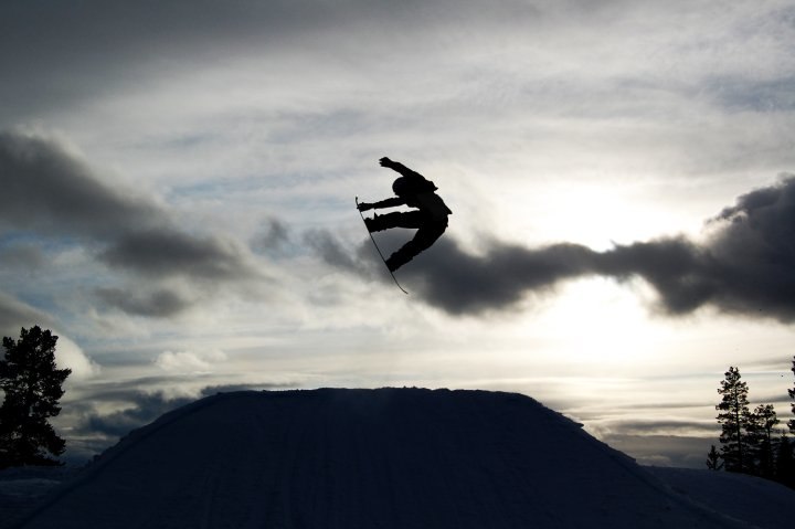 fs 360 med en oheligt tweakad tailgrab. Foto: Oscar T Rouble. Åkare: Patrik Norling.