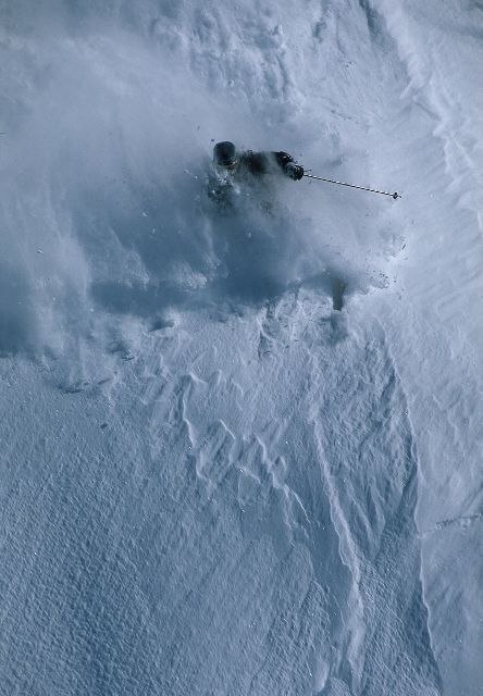 Lots of snow just before it slid!!!. Foto: Serge Sozonoff. Åkare: Scott Hammond.