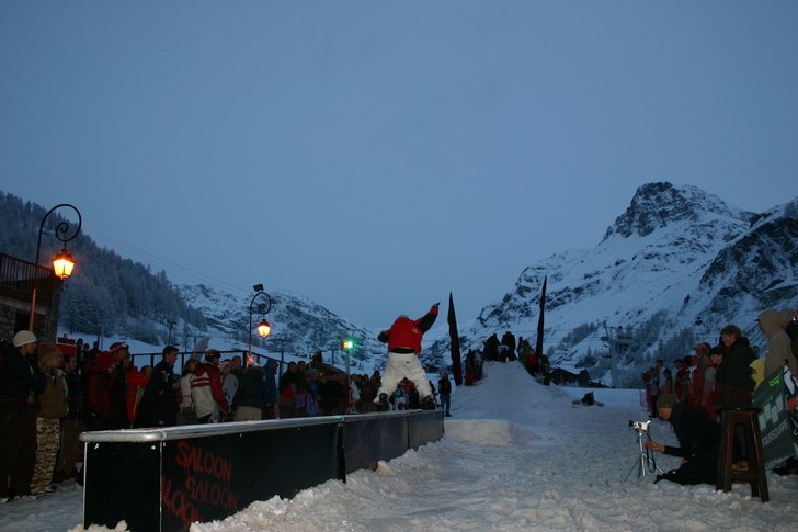saloon railjam. gick hem med ett par shoes efter e. Foto: jeenyus sletbakk. Åkare: gustav waldås.