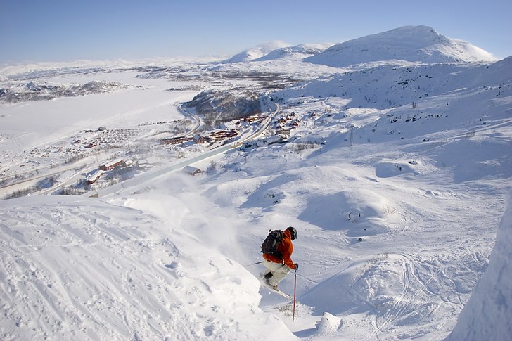 Erik jobbar som skidlärare på "Sporten&quot. Foto: Mattias Johansson. Åkare: Erik Wallström.