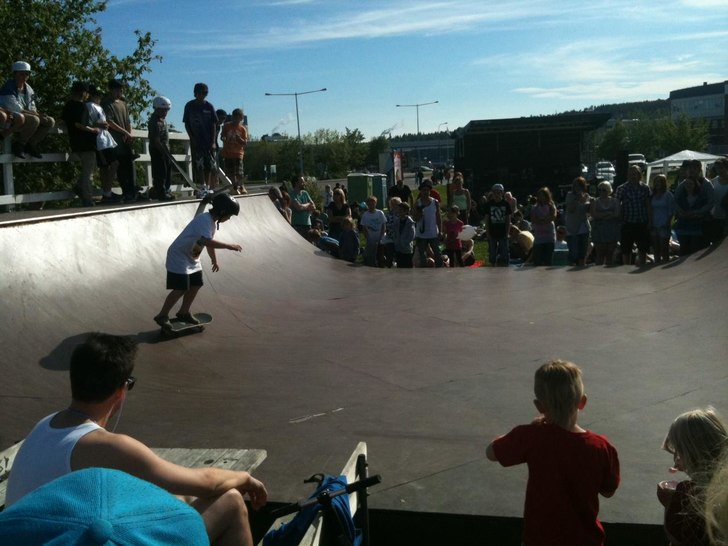 jag tävlar på moyo skate tävling i halfpie för. Foto: andreas körkkö. Åkare: andreas körkkö.