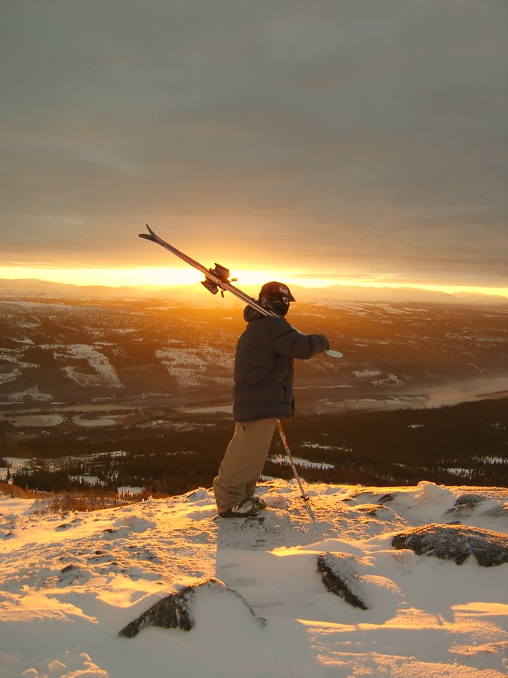 En solig dag...då jag tittar ut över Åre :P. Foto: Danielle Hofmann. Åkare: Robin Hofmann (jag).