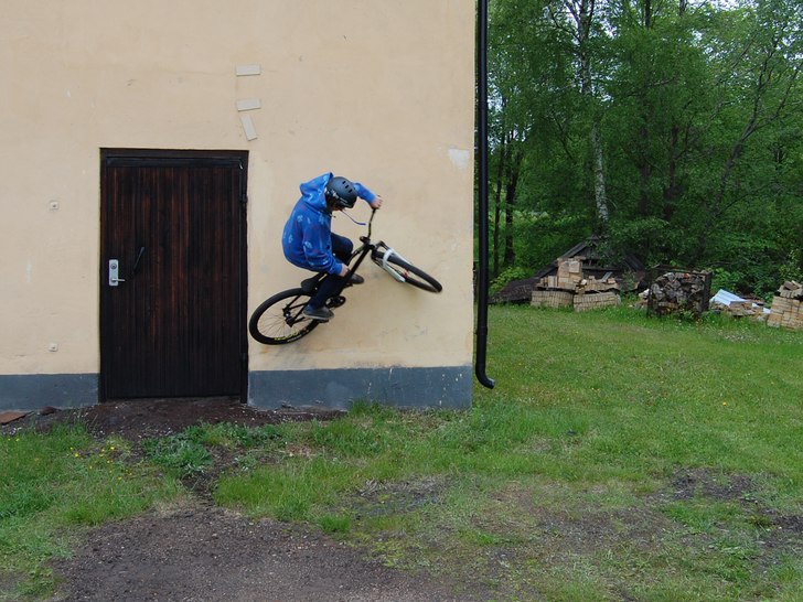 Wallride. Foto: Markus Larsson. Åkare: Simon Persson (jag).