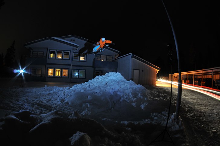Byggde ett litet hopp utanför våran lägenhet oc. Foto: Christoffer wastegård. Åkare: Johan dahlstedt.