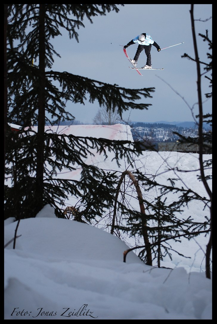 Här visar Jonas Hjolman för domarna hur en tweak. Foto: Jag. Åkare: Jonas Hjolman.