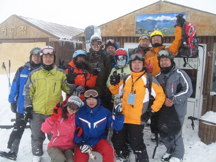 Foto: Jan Stala. Åkare: Fredrik together with some nice guys from Shenyang.