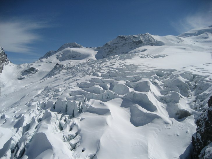Foto: Hans Halldin. Åkare: Häftiga glaciärsprickor.
