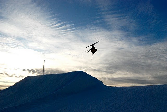 Primate fotosession i Kläppens black line.. Foto: Johan Boman. Åkare: Olov Engström.