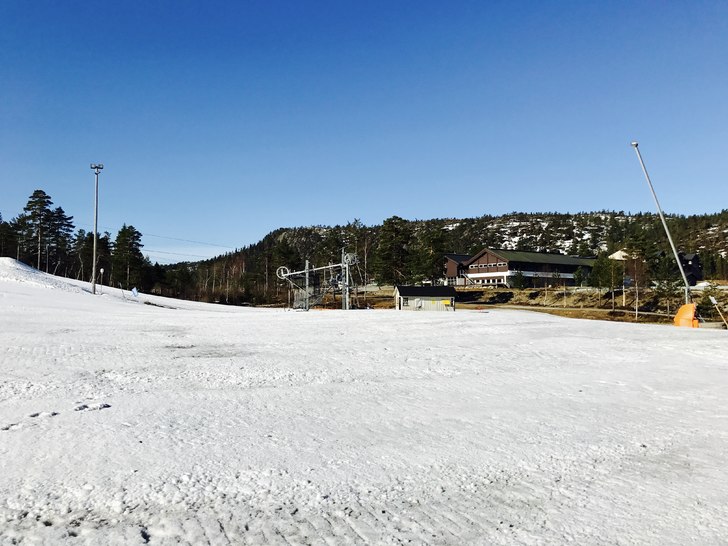 Velkommen til oss⛷☀️
Skyfritt og sola skinne.