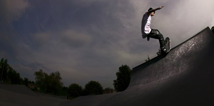 Ollie blunt to fakie. Foto: Niclas Magnusson. Åkare: Niky Tapia.