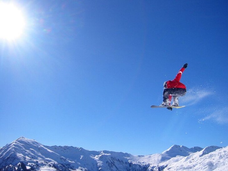 En härlig snowboard bild i dess rätta bemärkels. Foto: Fredrik Thörnberg. Åkare: Claes Rosén.