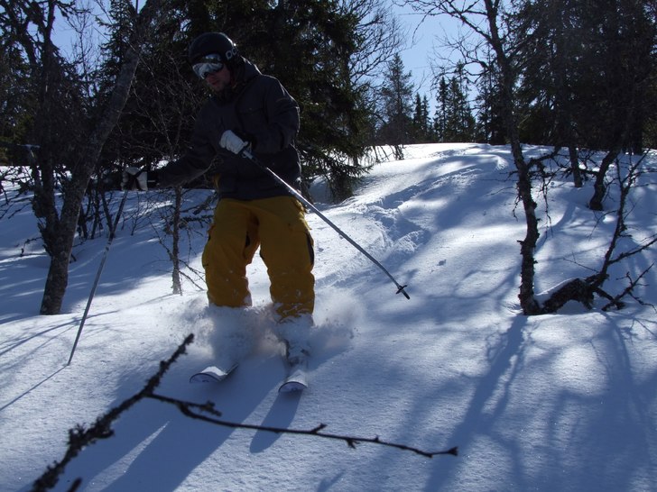 Sjukt goo dag 1 april :P hitta kall puder i skogen. Foto: Erik Gavling. Åkare: Johan Tuovinen.