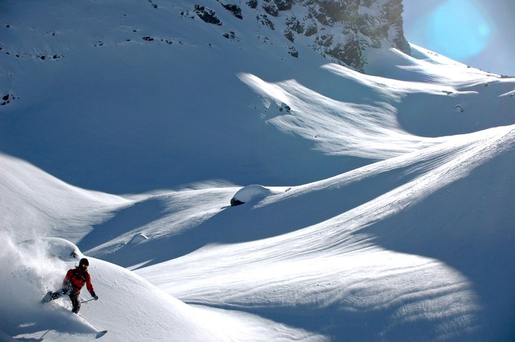 Ett åk ner mot lac du lou med fantastisk snö. Jo. Foto: Björn Bonthron. Åkare: Joakim Bergqvist.
