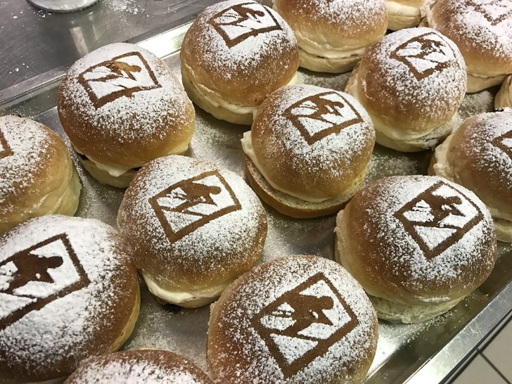 Fastelaven og hjemmebakte boller
.