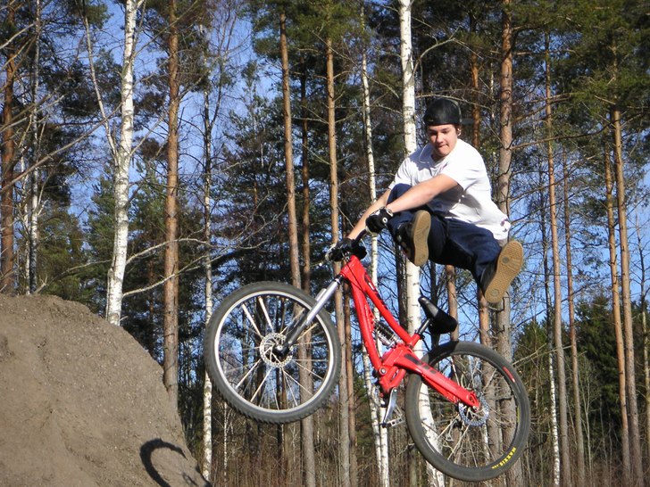 Viktor HectZ Sundberg fläskar på med vårens fö. Foto: Jag. Åkare: Sundberg.