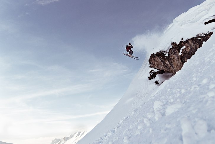 Lucas drar en 3a utför en klippa. Foto: Noa Julin. Åkare: Lucas Julin.