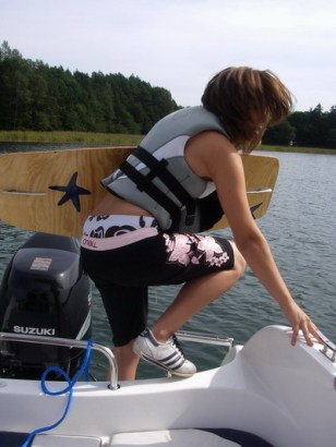 min handgjorda wakeskate. Foto: Sofia Isaksson. Åkare: Mikaela Isaksson.