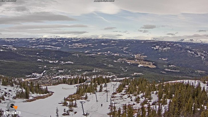 Lørdag 8 april
Det er lørdag 8 april, og vi er i.