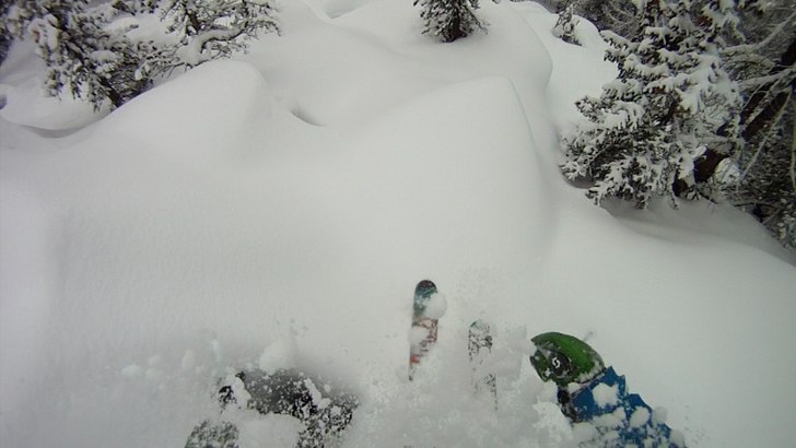 GoPro foto från pillow åkning i härlig snömän. Foto: GoPro. Åkare: Mårten.