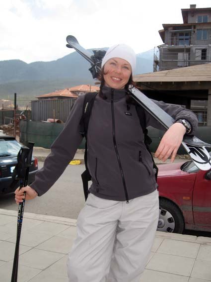 Strålande vårväder nere i byn.. Foto: Fredrik Andersson. Åkare: Stina Kållberg.