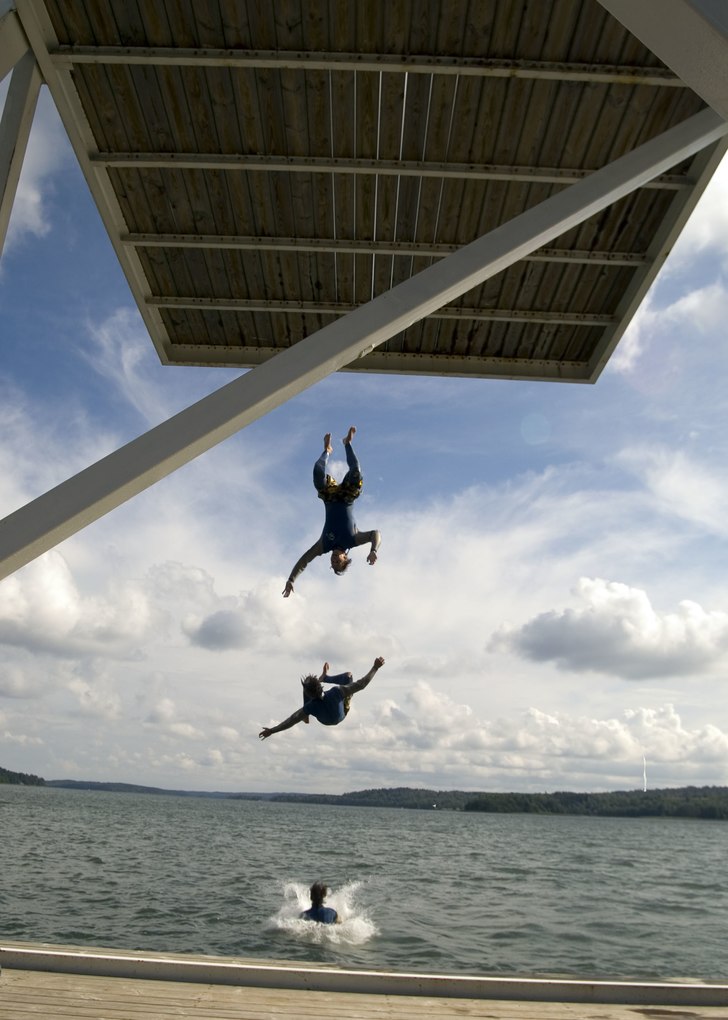 En liten paus från wakeboardåkning när det blå. Foto: Michael Thompson. Åkare: Marcus Malm.