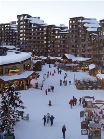Huvudgatan i Avoriaz.. Foto: Patrik Ådén.