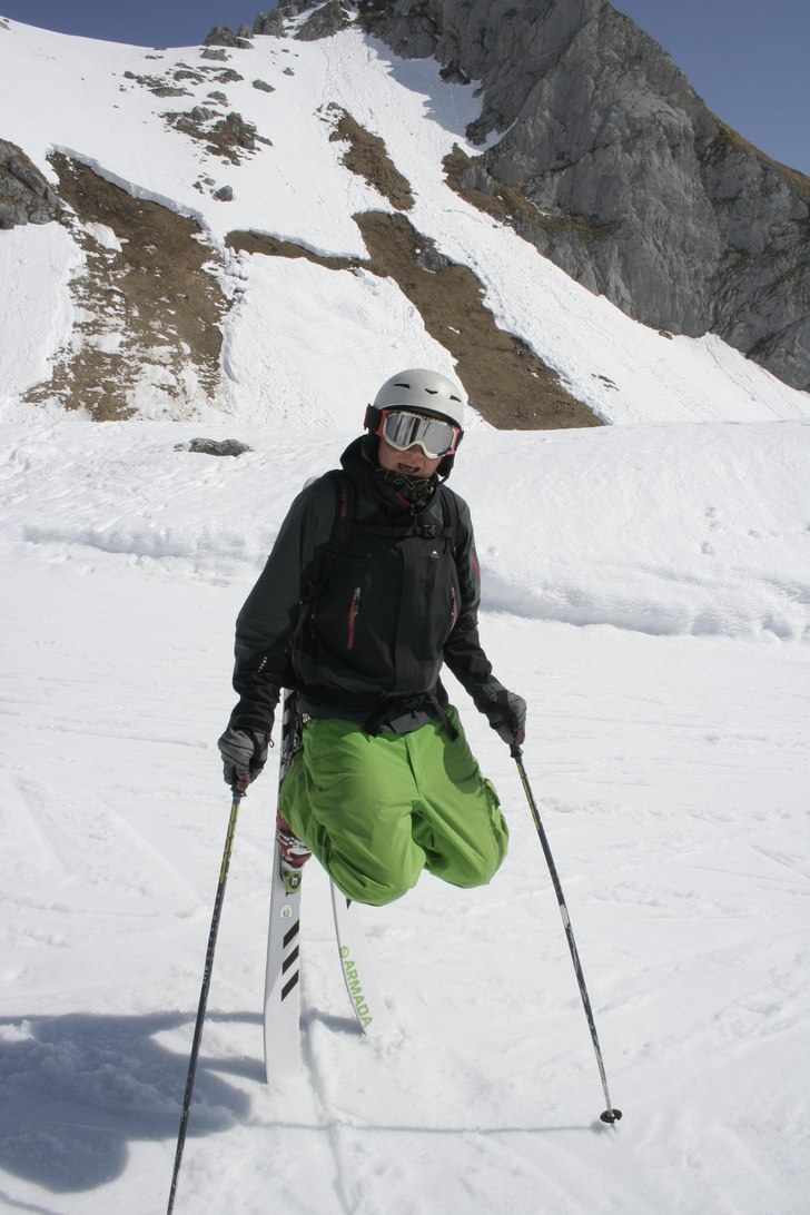 Turistig vårskidåkning.. Foto: Simon Gavelin. Åkare: Viktor Fellnäs.