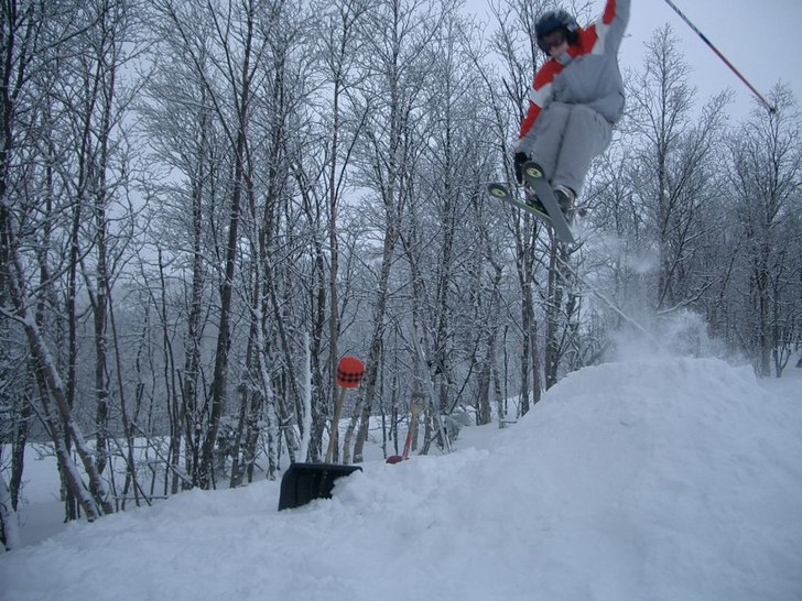 jag gör ett lött hopp. Foto: Staffan Tenghamn. Åkare: Fredrik Seppas.