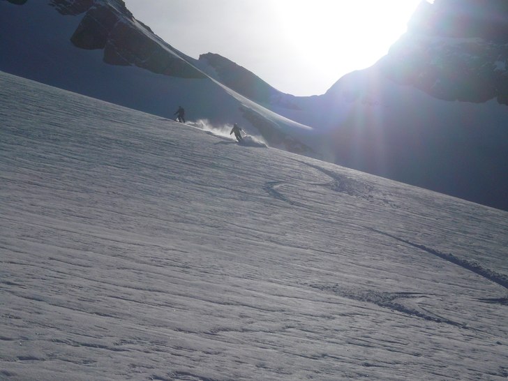 Engelberg och Titlis runt med guiden Sämi Speck.. Foto: Stefan Pettersson. Åkare: Uffe Gustaffsson och Erik Isberg.