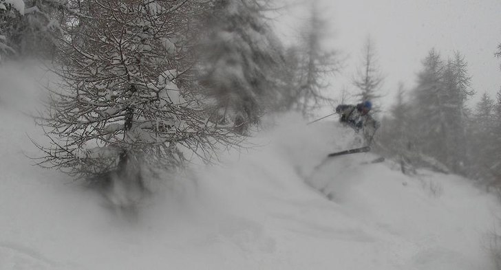 Efter att det snöat 80 cm på ett dygn hade vi de. Foto: Anders Hansén. Åkare: Jens Browaldh.
