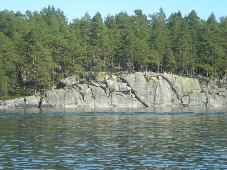 Flippa från en klippa vill ingen slippa;). Foto: Elin Götesson. Åkare: Oscar götesson & Eric Jacobsson.
