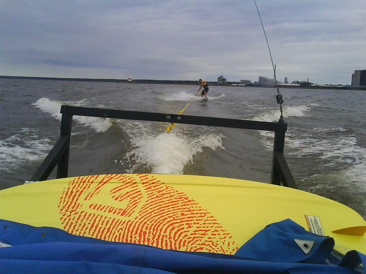 Första åket på hembyggda Wakeskaten ;) 14 grade. Foto: Amanda Jonsson. Åkare: Jag.