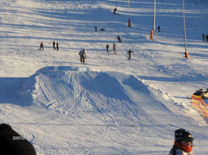 hoppar. Foto: Staffna Alexandersson. Åkare: Tommy Alexandersson.