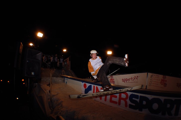 Ja ännu en bild på dettta otroooligt svåra tric. Foto: Simon Lindberg. Åkare: Jesper Norén.