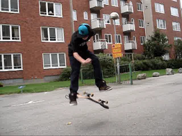 en kick flip hahaXD. Foto: arvid hambreus. Åkare: albert engström.