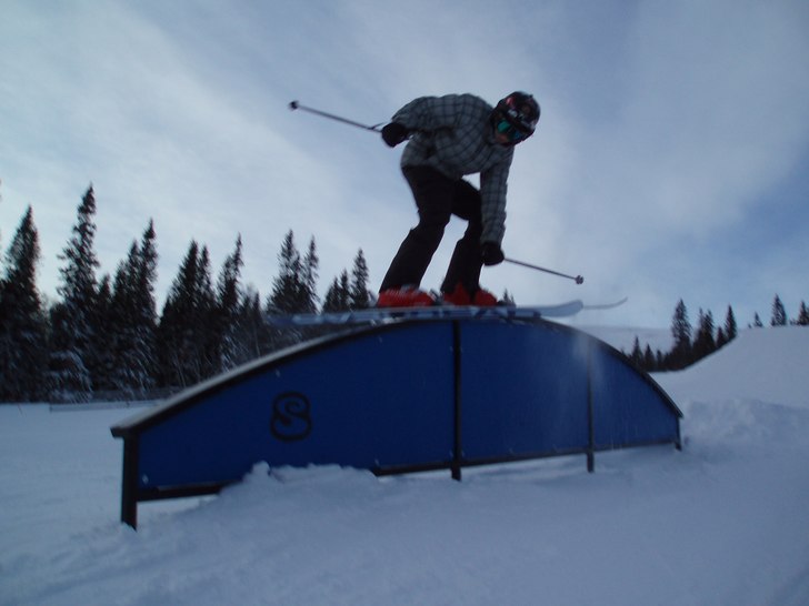 Rainbowrailen i bydalen. Foto: Alexander Bodén. Åkare: Gustav Bodén.