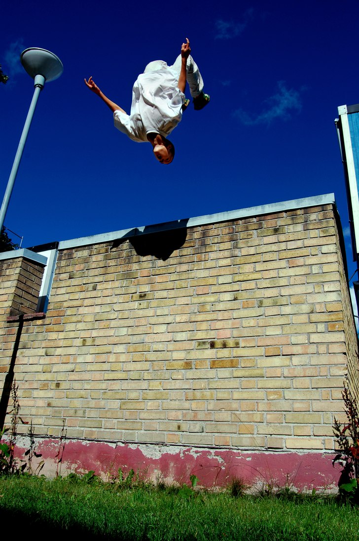 unnaturall frontflip :P. Foto: Johan Lantz. Åkare: Elov Olsson.
