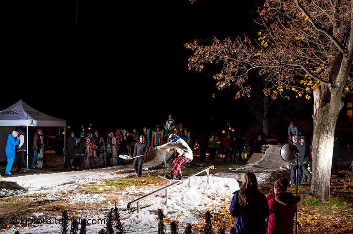 Vo-shop.se styrde upp ett skönt häng i parken f�. Foto: Patrik Löfgren. Åkare: Jimmy Boström.