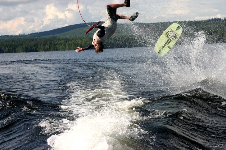 Korsa visar TANTRUM på wakeskate dock ^^. Foto: Neea. Åkare: Korsa.