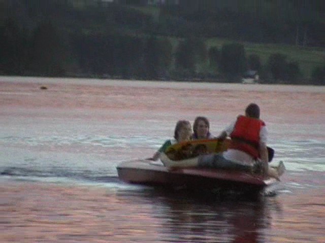 Jag fram på båten efter wakeboard debuten.. Foto: Johan sterner. Åkare: Markus Thuresson ( benny-bea).