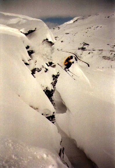 En liten 15 m drop, som gjorde att man var stolt e. Foto: Anna Berggren. Åkare: Martin Bengtsson.
