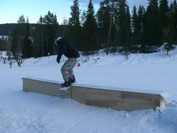 Boardslide to fakie,. Foto: Felix,. Åkare: Jag,.