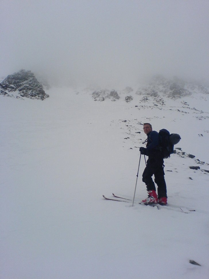 Ca 1100 moh på vei opp mot toppen.  Skydekket lig. Foto: Per Hasvold. Åkare: Lars Rye.